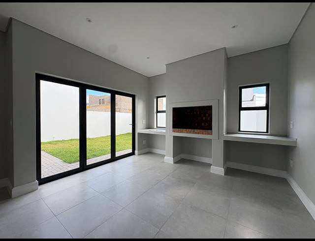 4 BEDROOM FREEHOLD FOR SALE IN SANDOWN
